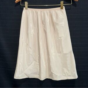 Farr West Beige 1/2 Half Slip Cut 432 Polyester Womens Small USA Made Vintage